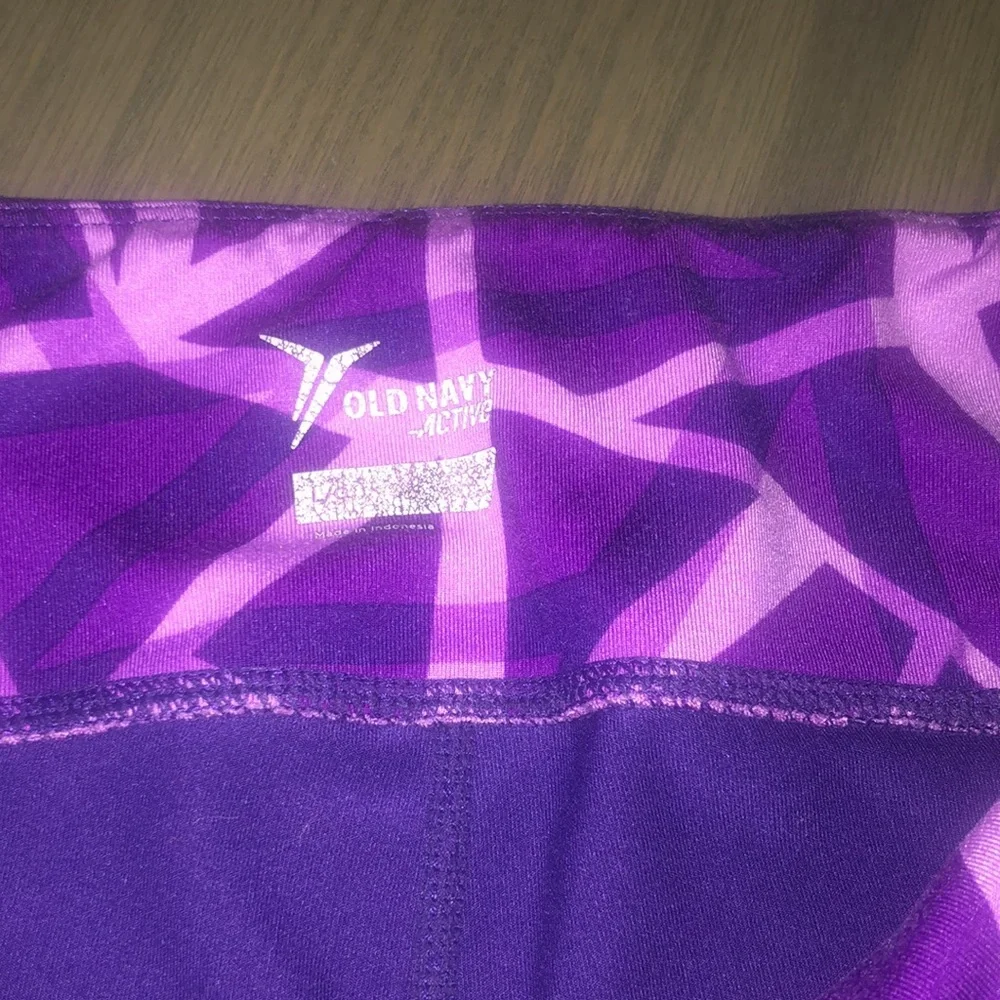 Old navy 💜 active Shorts Sz s - Picture 2 of 3